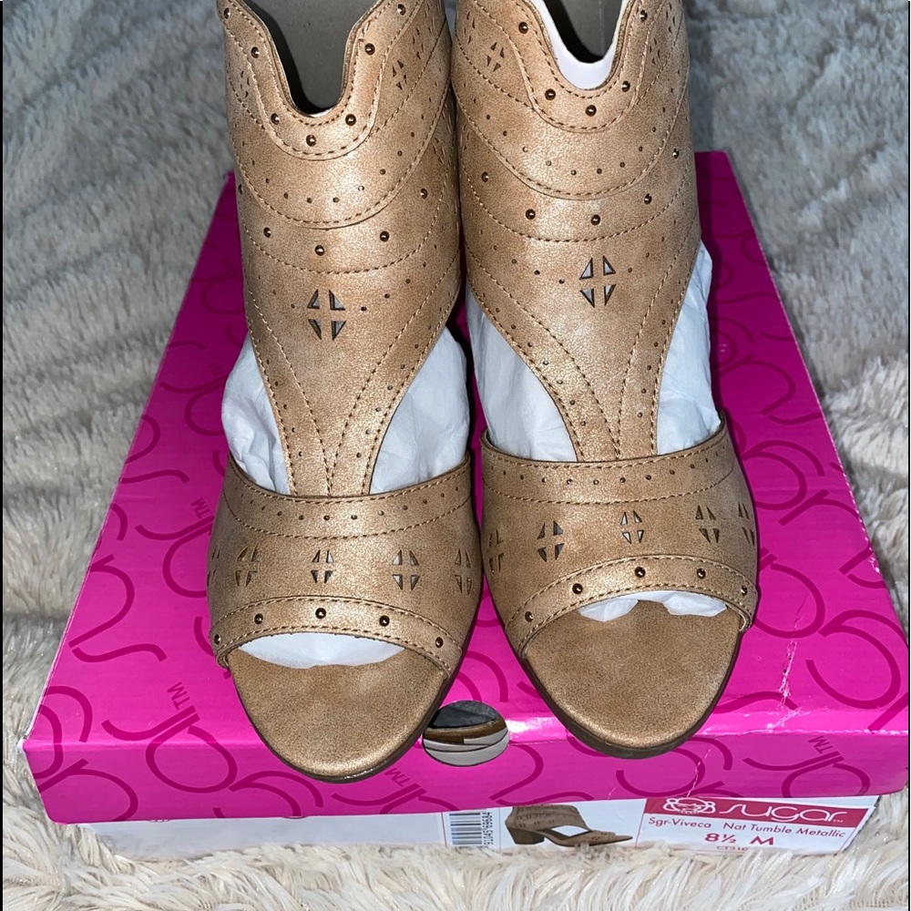 Gorgeous Natural Heeled Booties - Picture 7 of 8